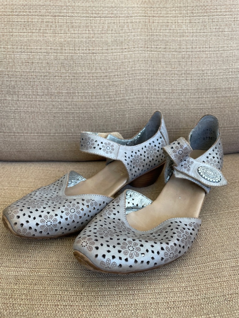 Rieker Antistress Tan Silver Laser-Cut Mary Jane Heels size 7